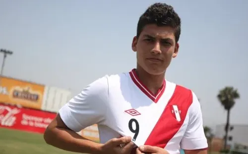 SUEÑO BICOLOR. Iván Bulos con los colores del conjunto nacional.