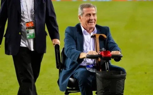 El 'Maestro' Tabárez con su carrito característico.