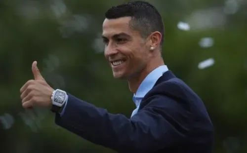 Cristiano Ronaldo sonríe.