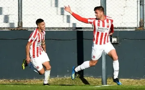 Fabián Noguera cabeceó dos veces en un minuto y lastimó a Boca.