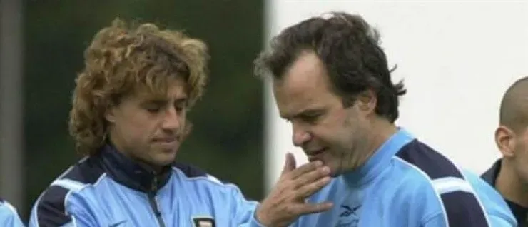 JUNTOS. Bielsa y Crespo en la Selección Argentina.