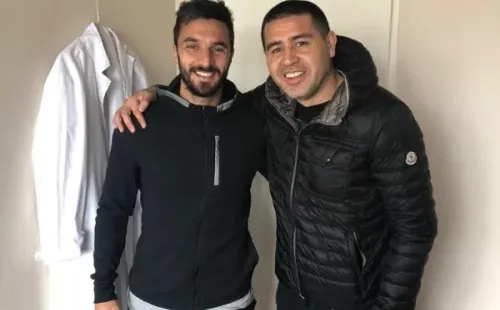 Scocco junto a Riquelme (Foto: Ignacio Rivarola)