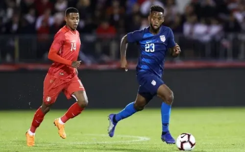 Perú rescató un empate sobre el final.