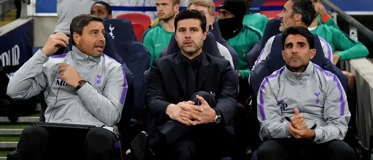 THE BOSS. Mauricio Pochettino en el banco de suplentes del Tottenham (Foto: Getty).