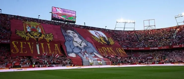 SEVILLA ES PASIÓN. El tifo que lució el Sánchez Pizjuán (Foto: Getty).