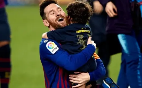 Messi junto al pequeño Mateo. (Getty)