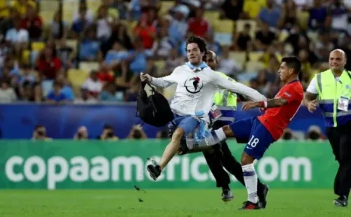 El momento de la patada de Jara.