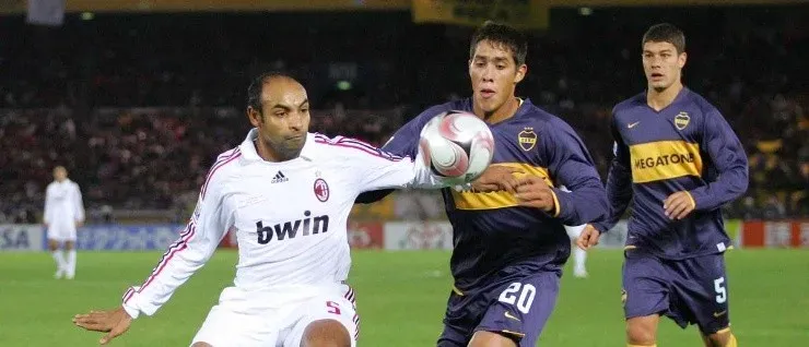 Maidana en el Mundial de Clubes 2007 contra Milan.
