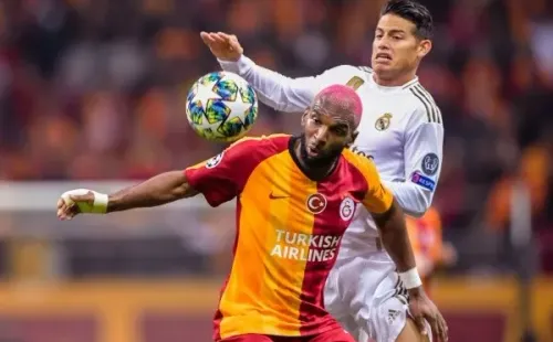 James enfrentando en Estambul al Galatasaray – Foto: Getty Images