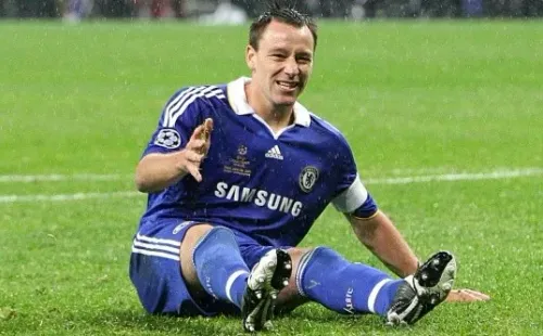 El capitán del Chelsea se lamenta tras desperdiciar una chance única.