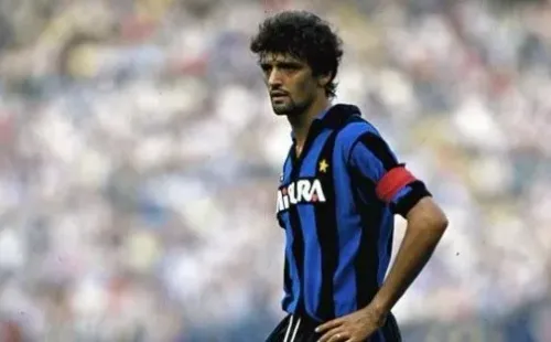 Alessandro Altobelli con la camiseta de Inter de Milán.