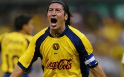 Iván Zamorano, una de las figuras del América (Foto: @bambam9oficial).