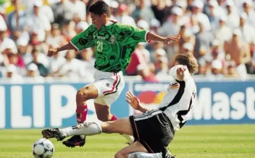 La camiseta tricolor con símbolos de la tribu azteca (Getty Images)
