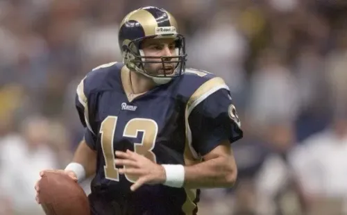 Llevó a los Rams a la gloria en el 2000.