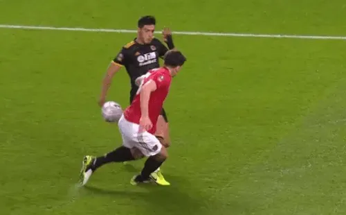 La mano de Jiménez que causó que se anule el gol