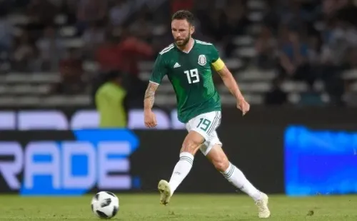Layún dice que lo apuñalaron por la espalda.