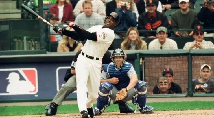 Registró 73 jonrones en la temporada 2001.