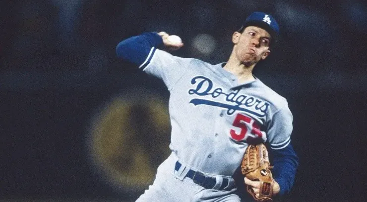 Hershiser a punto de lanzar en un juego de 1988.