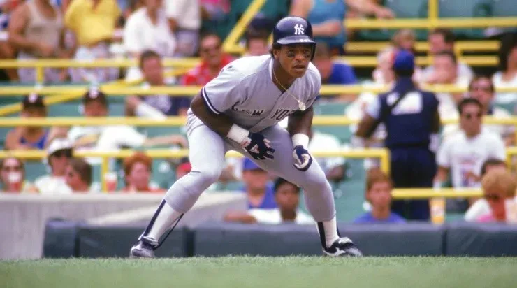 Sumó 130 bases robadas en la temporada 1987.