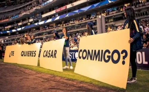 La propuesta ocurrió en el entretiempo del partido