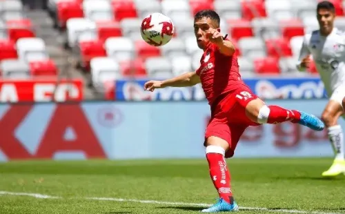 Fernández, en el momento previo a marcarle al Atlas.