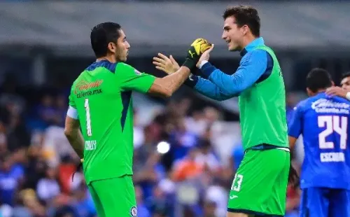 Jurado felicita a Corona tras la victoria ante Tigres.