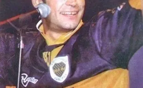 Rodrigo Bueno con la camiseta de Boca.