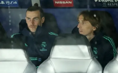 Modric y Bale, juntos en el banco. (Getty)