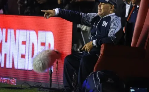 Diego Maradona en la cancha de Independiente. (Foto: Getty)