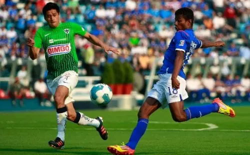 Maranhao se prepara para rematar ante el Monterrey por el Clausura 2012.