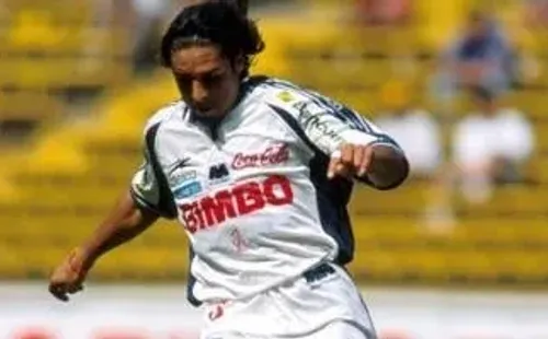 Rivarola vistió la playera de Rayados en el 2000.