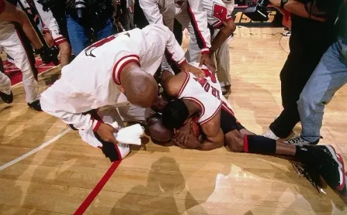 Jordan junto a sus compañeros