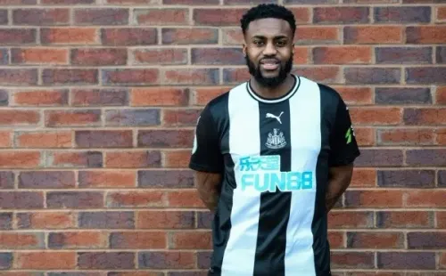 Danny Rose vistiendo los colores de Newcastle.