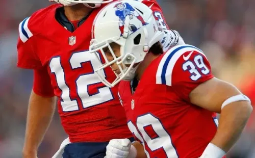 Brady junto a Woodhead