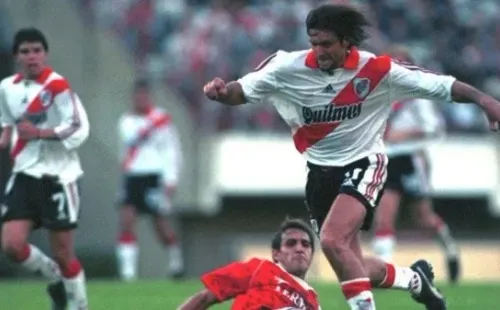 Sergio Berti con la camiseta de River.