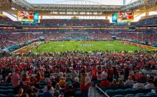 Aficionados durante el Super Bowl LIV