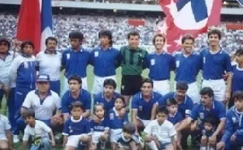 Erbín posa con Cruz Azul a finales de los 80.