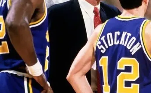 Jerry Sloan dirigió en Utah Jazz a leyendas como John Stockton y Karl Malone (Foto: Getty)