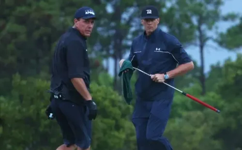 Tom Brady fue acompañado por Phil Mickelson en The Match (Foto: Getty)