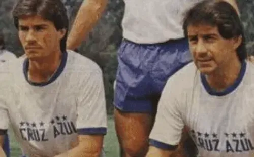 Fernández posa en su primera prática con Cruz Azul.