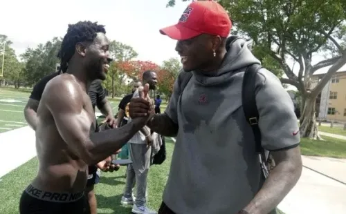 Brown y Haskins entrenan juntos en Florida (Foto: Yahoo Sports)