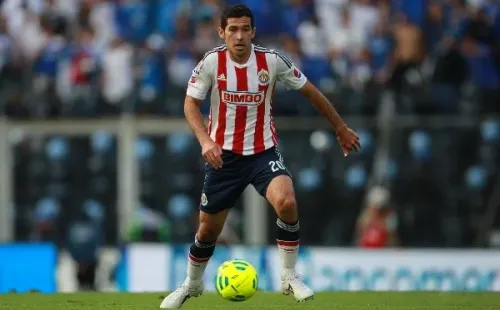 Israel Castro defendiendo la playera de Chivas (Foto: JAM)