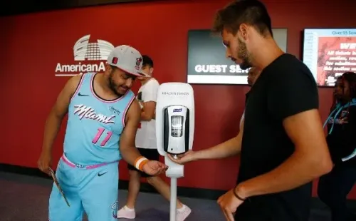 Aficionados antes que se suspendiera la NBA