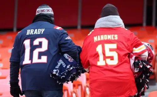 Camisetas de Brady y Mahomes.