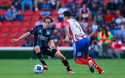 Marcel Ruiz encarando ante Atlético San Luis (Foto: Getty Images)