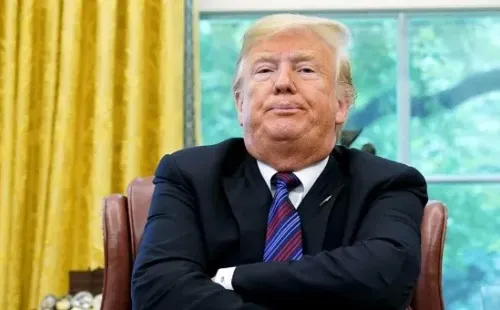 Trump usando su red social favorita (Foto: Getty)