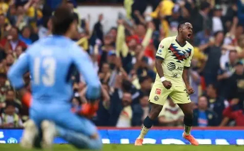 Renato Ibarra celebrando un gol con las Águilas (Getty Images)