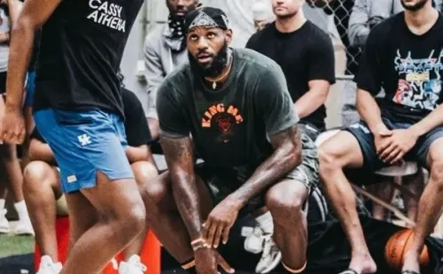 LeBron y Simmons en acción (Klutch Sports)