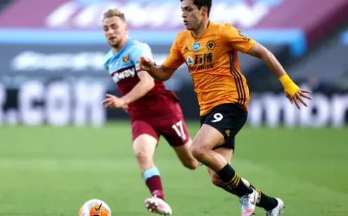 Raúl Jiménez durante el juego entre Wolverhampton y West Ham (GETTY)