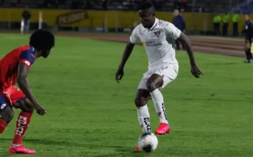 Principal virtud de Caicedo: mostrar el balón y desbordar.